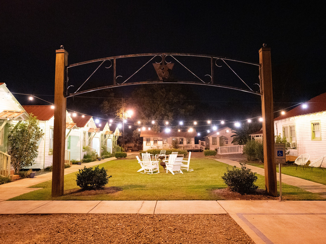 3-V Tourist Court主图