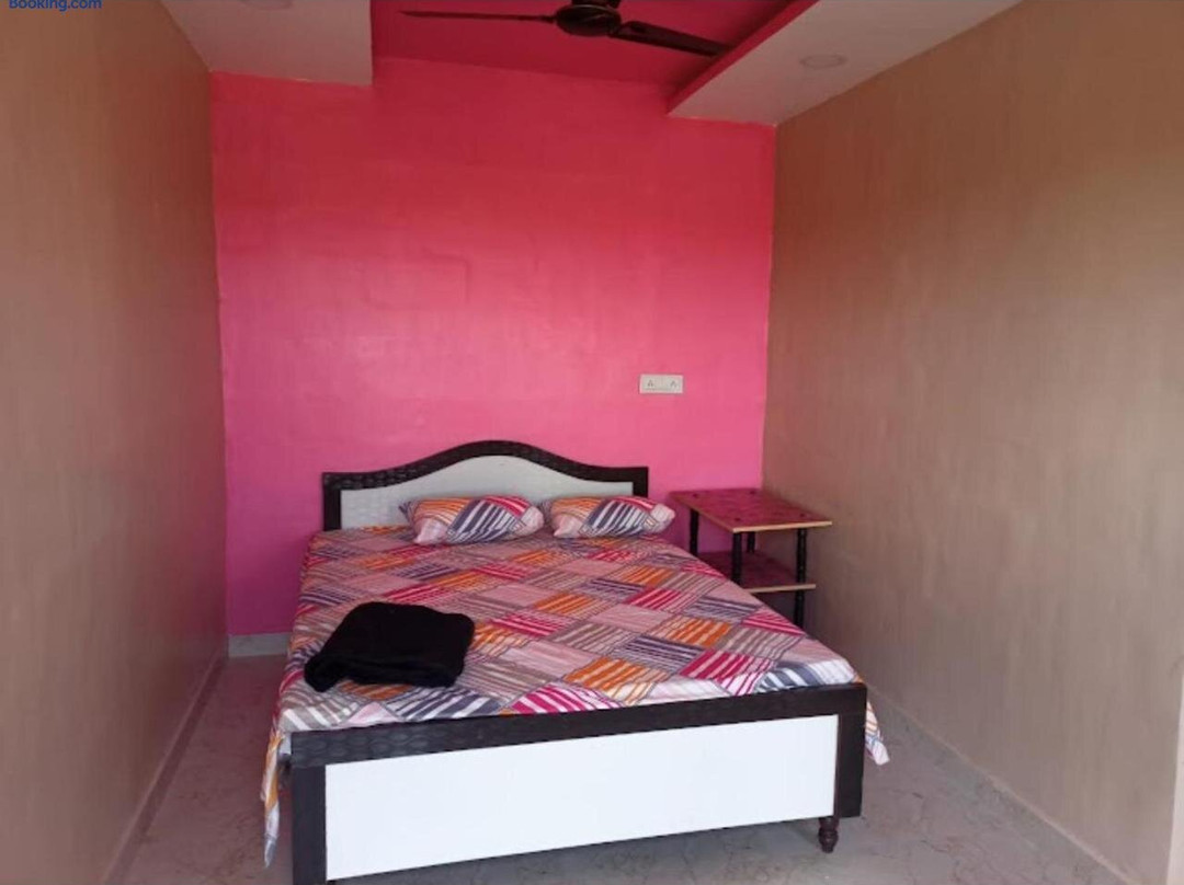 Swami Om Bhakt Niwas Resort)