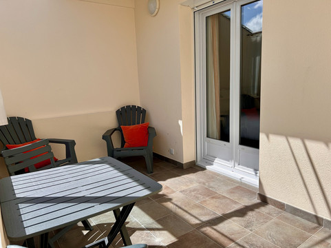 佩罗斯拉尼永英式酒店主图