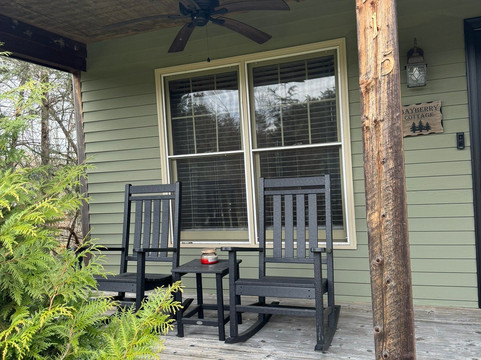 秋日岭小屋酒店主图