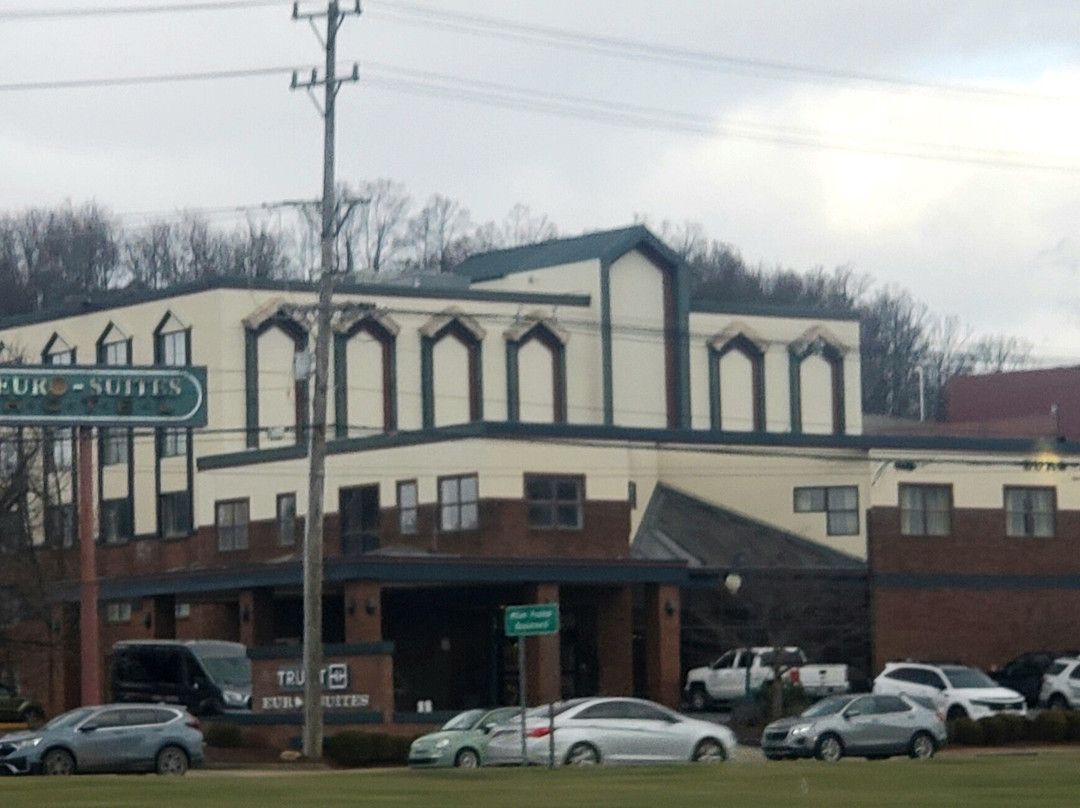 尤罗套房酒店主图