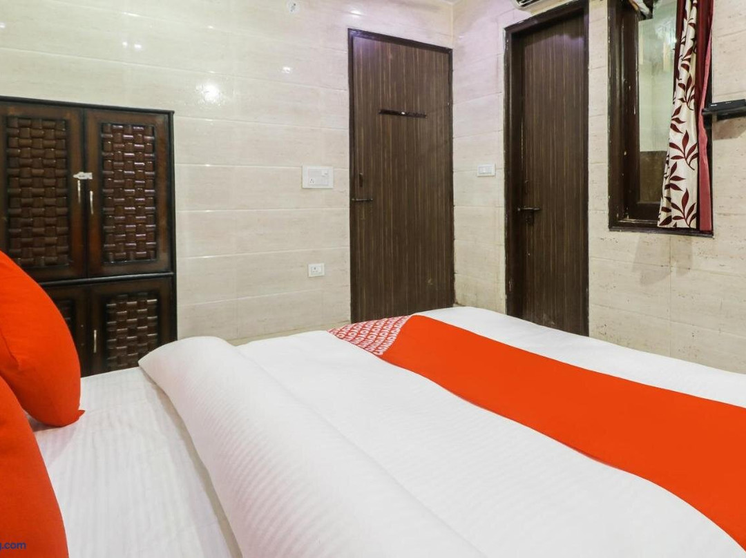 OYO 71162 Hotel Mayur Palace