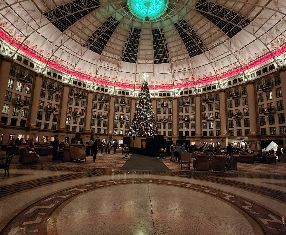 West Baden Springs Hotel主图