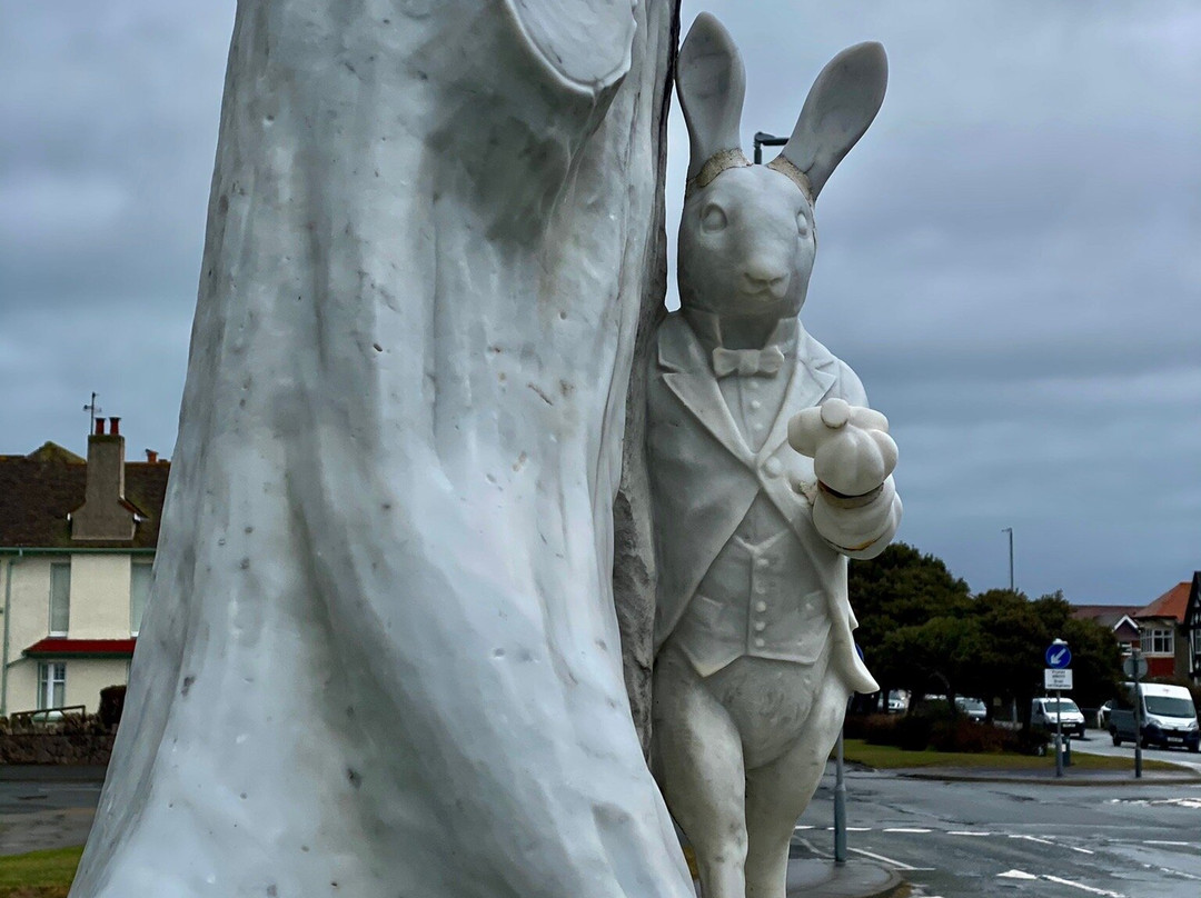The White Rabbit Monument景点图片