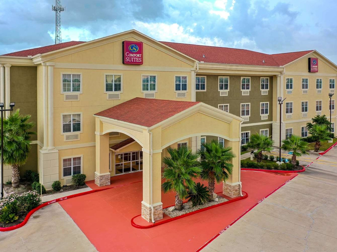 Tomball酒店住宿-汤博尔康福特套房酒店