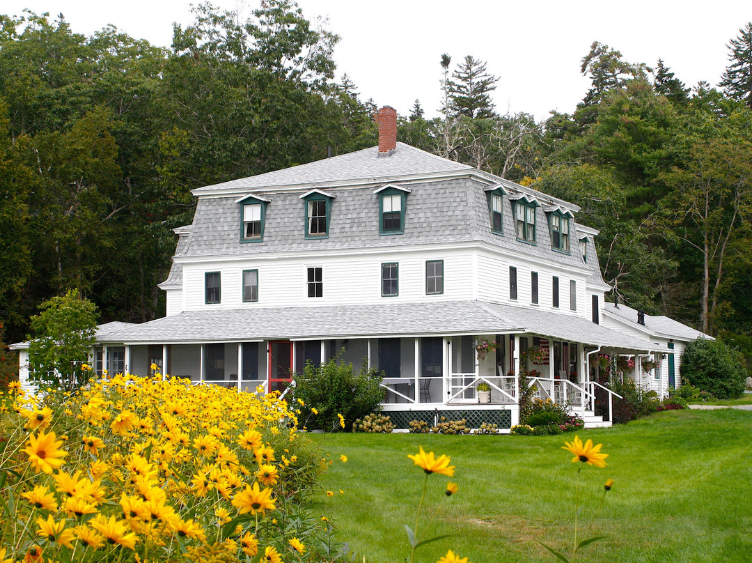 Oakland House Seaside Inn & Cottages