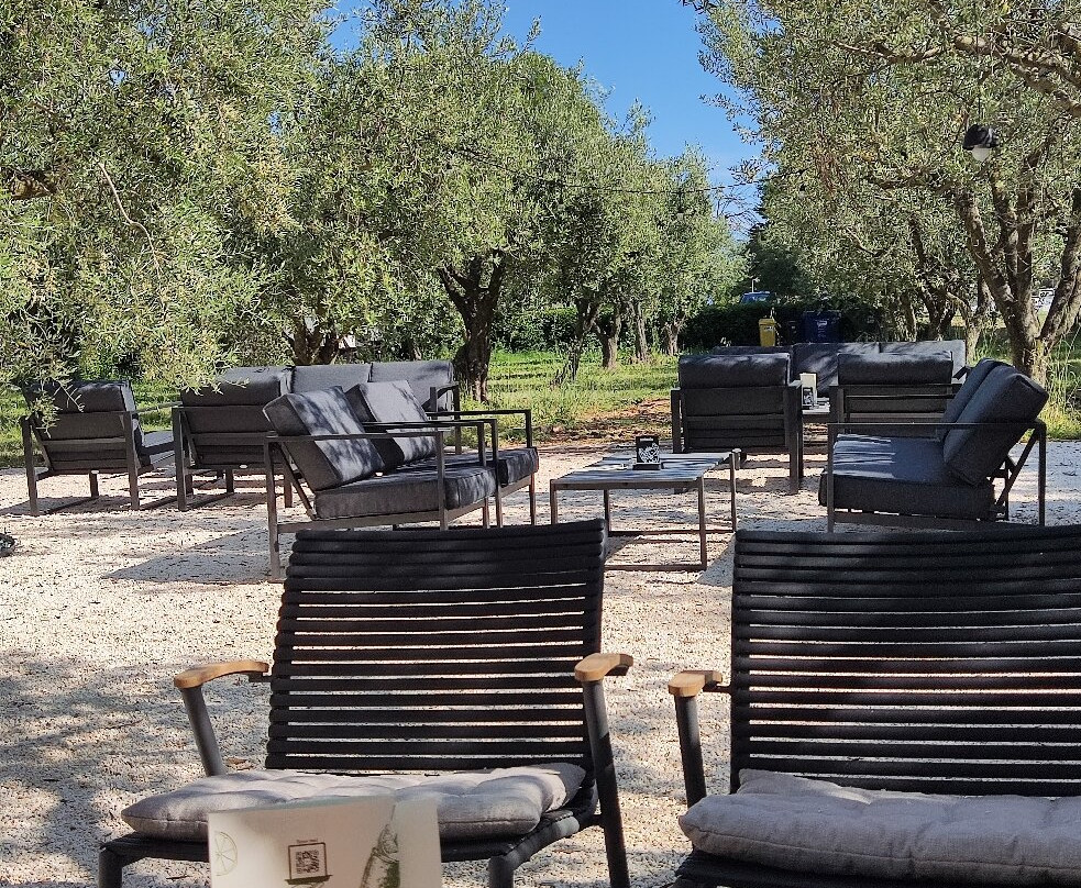 Oliveto Pizzeria & Bar