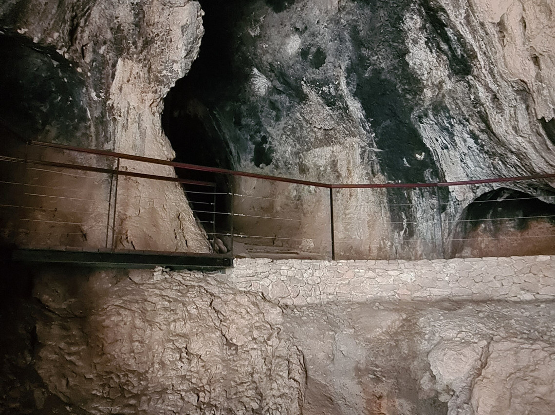 Cueva La Serreta-Cieza必去景点