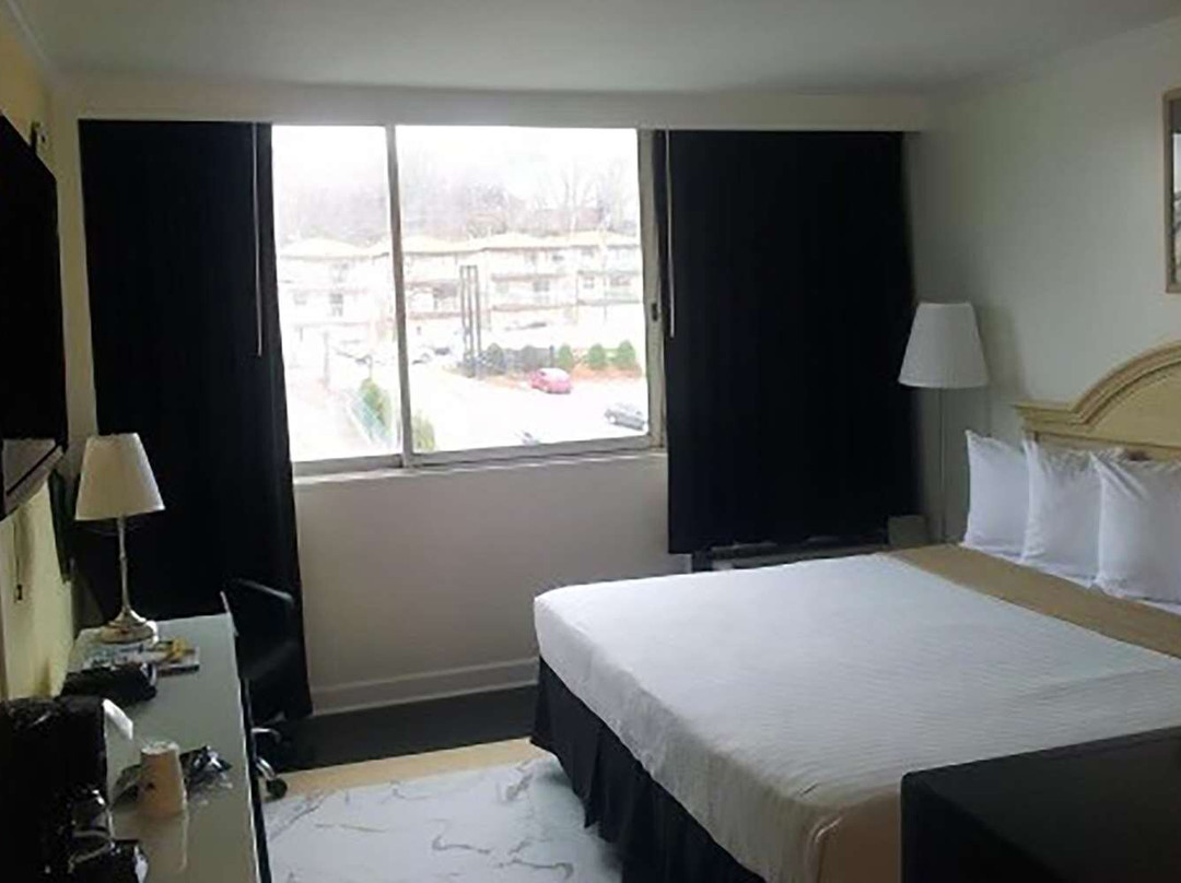 Ramada By Wyndham North Bergen