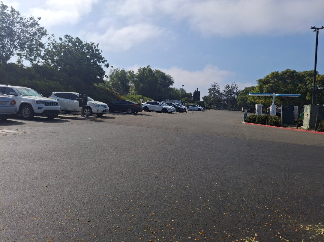 卡尔斯巴德奥特莱斯时尚名品折扣村-卡尔斯巴德必去景点