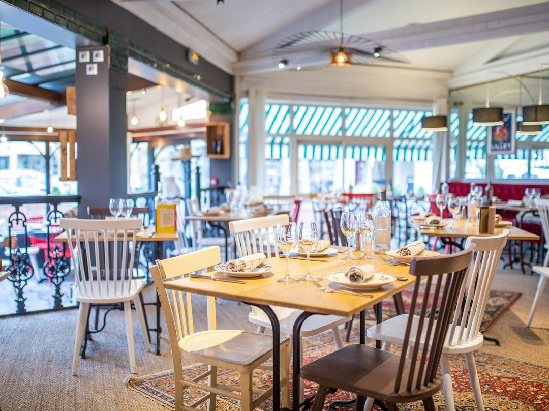 宜必思圣艾蒂安露台酒店主图