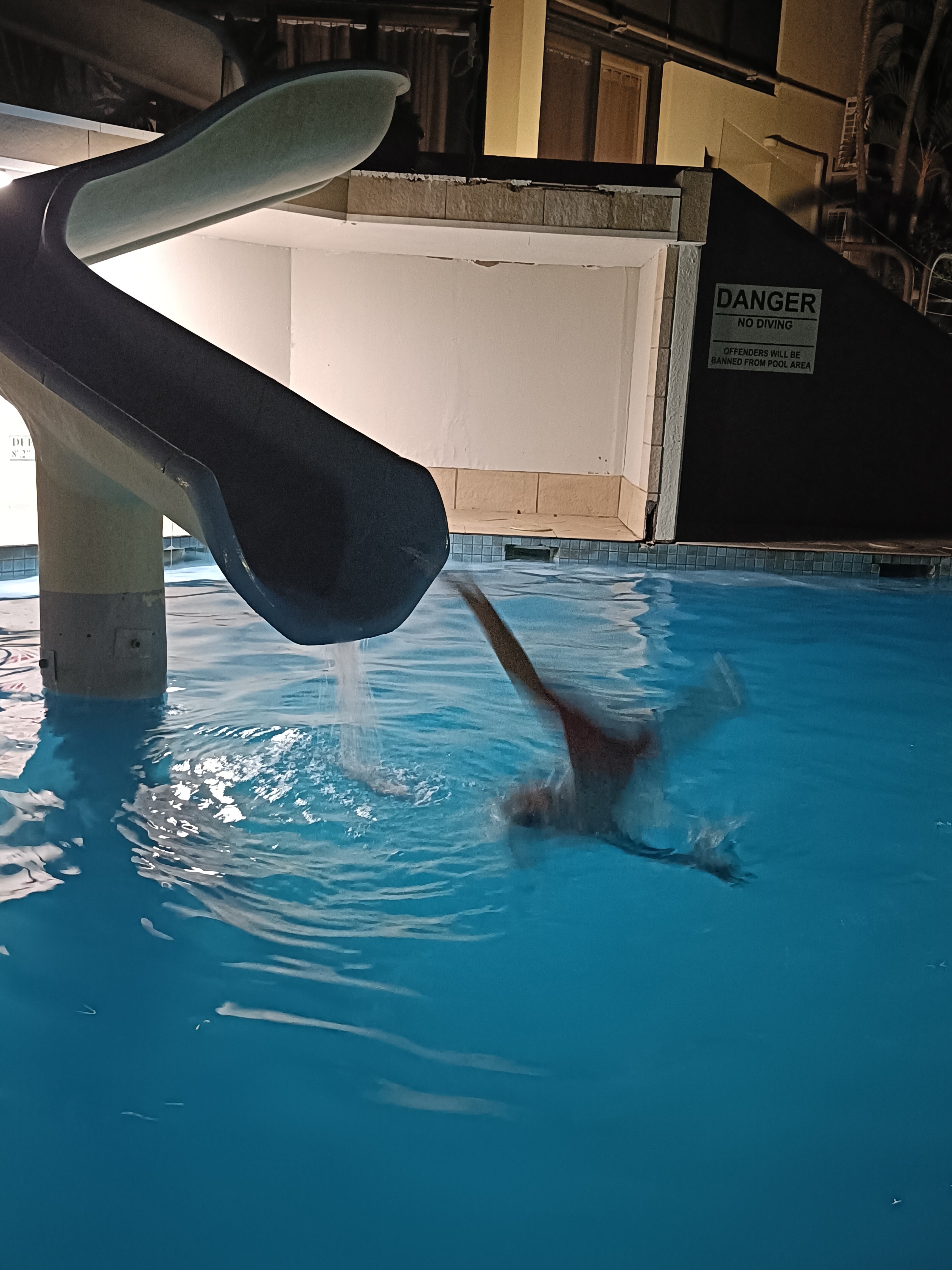 Tiki Hotel Apartments Surfers Paradise-泳池