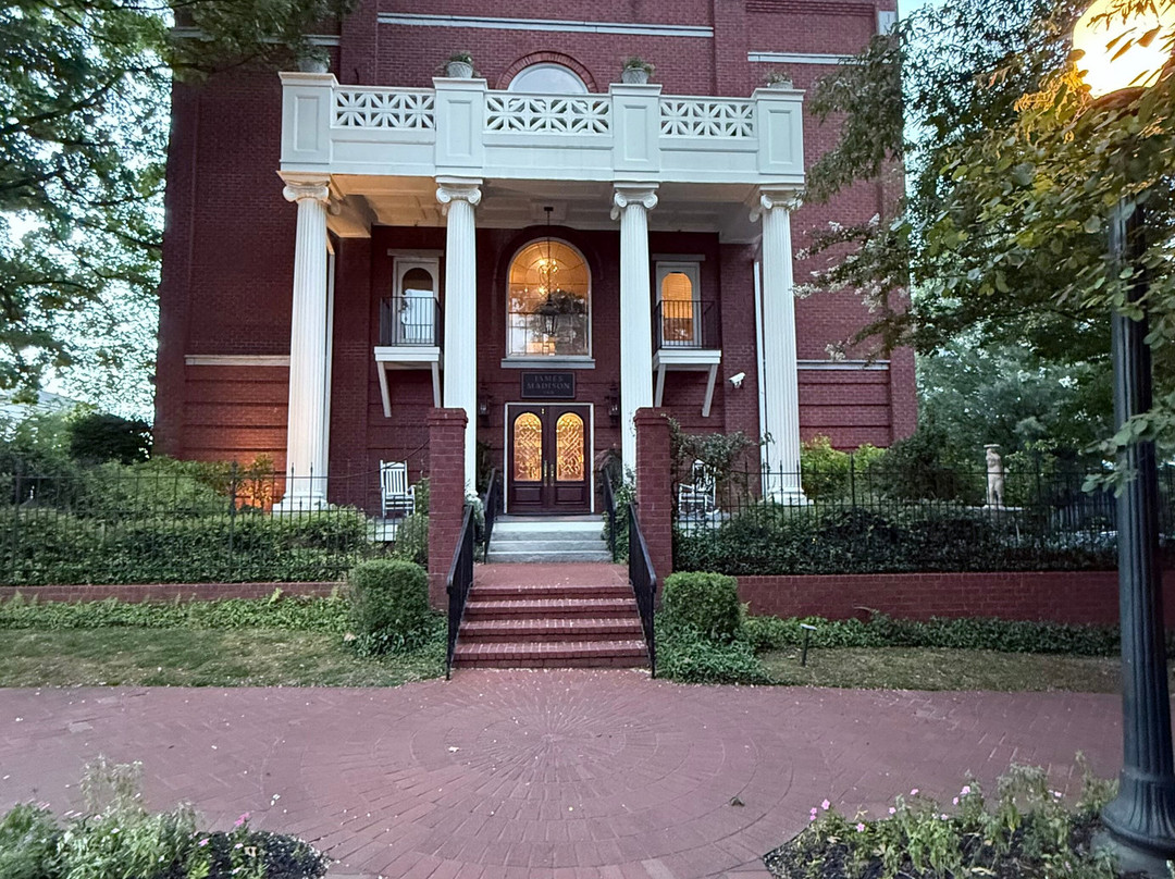The James Madison Inn主图