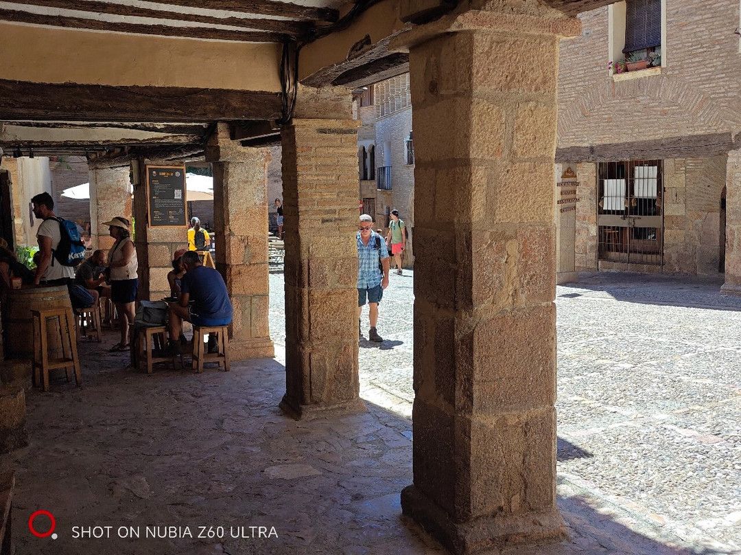 Plaza Rafael Ayerbe-Alquezar必去景点