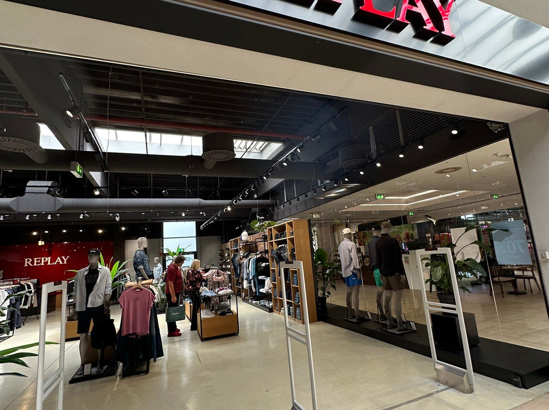 Fashion Outlet Parndorf-旁村必去景点