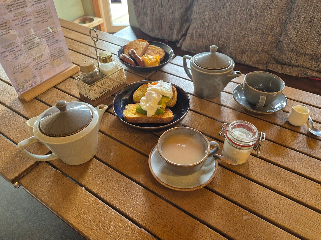 The Lounge - Kitchen and Bar