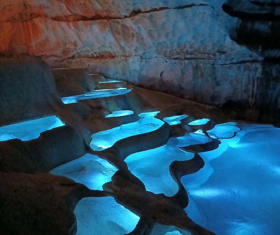 Grotte Saint-Marcel-Bidon必去景点