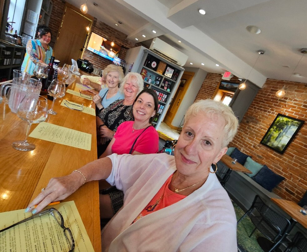 Wide River Winery Tasting Room-Le Claire必去景点