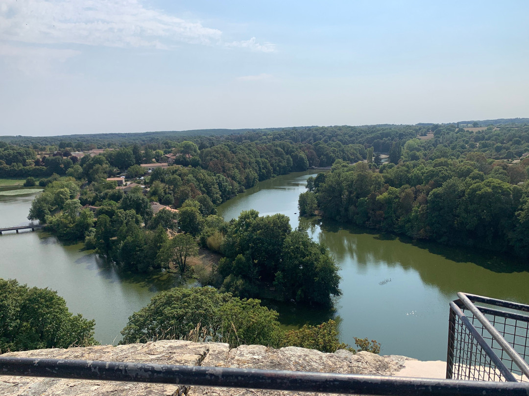Tour Melusine-Vouvant必去景点