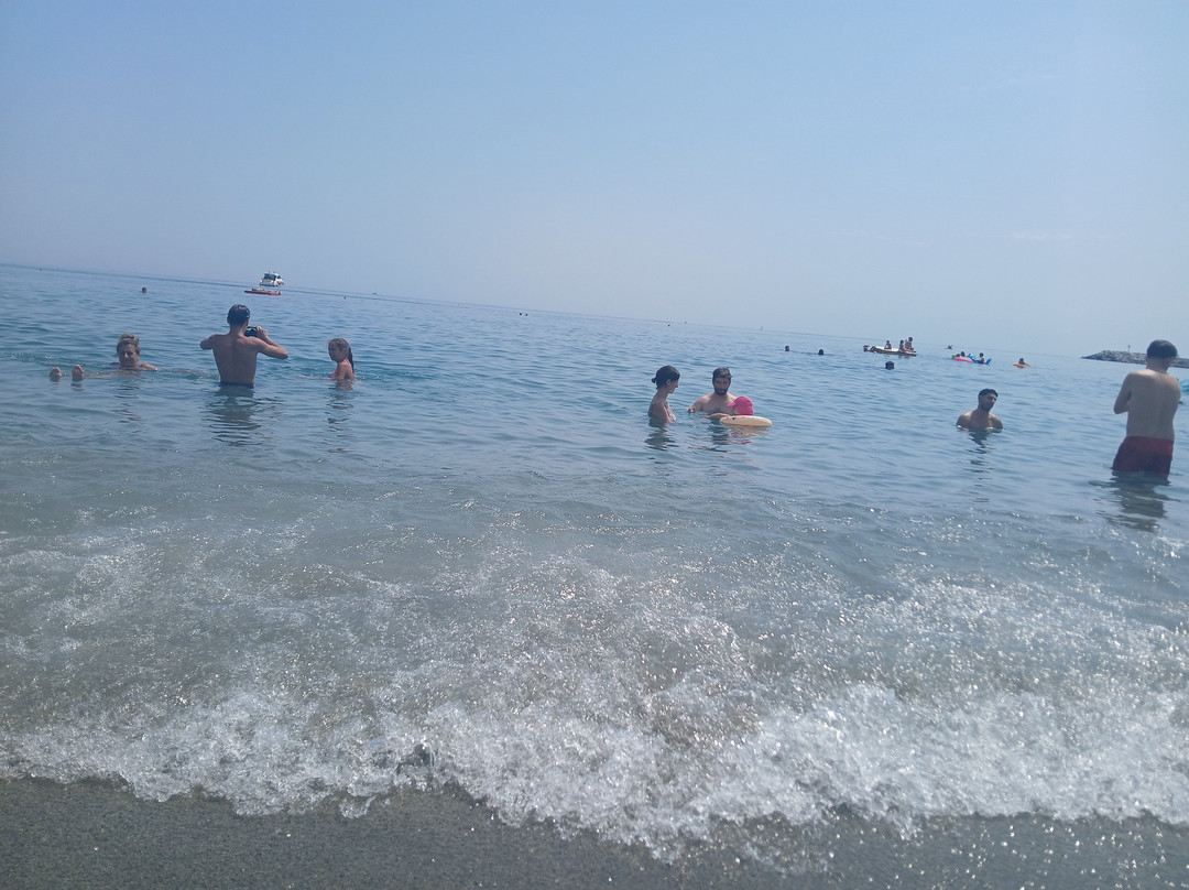 Bagni Jolanda-瓦拉泽必去景点