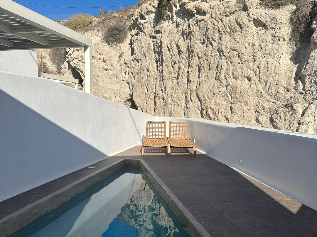 Victoria Caves主图