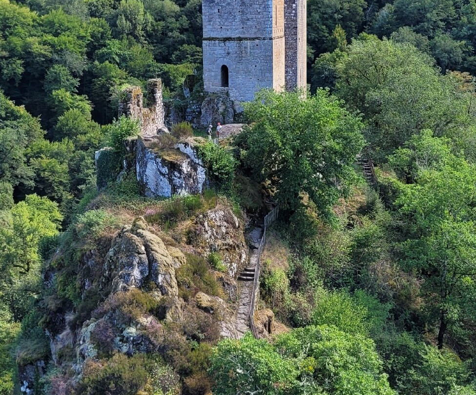 Les Tours de Merle-Saint-Geniez-o-Merle必去景点