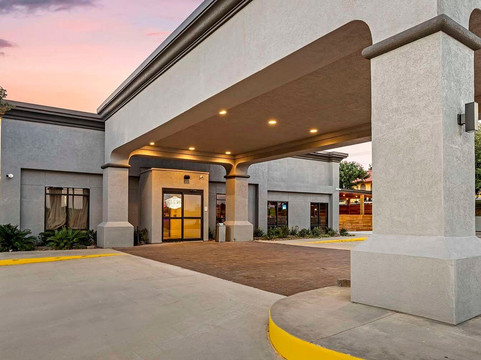 The Angler Restaurant & Bar主图