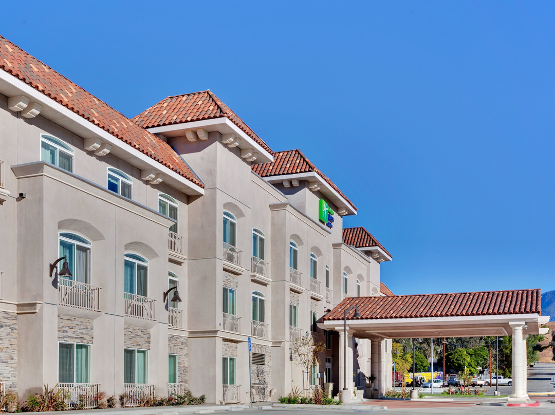 班宁智选假日酒店主图