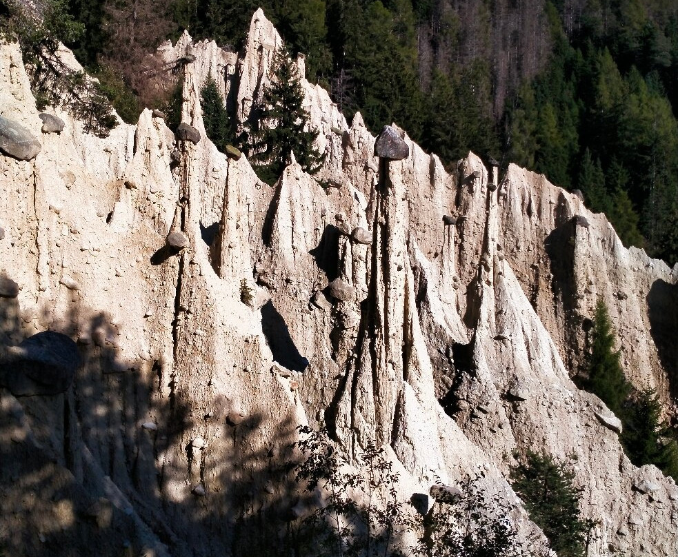 Piramidi di terra-Perca必去景点