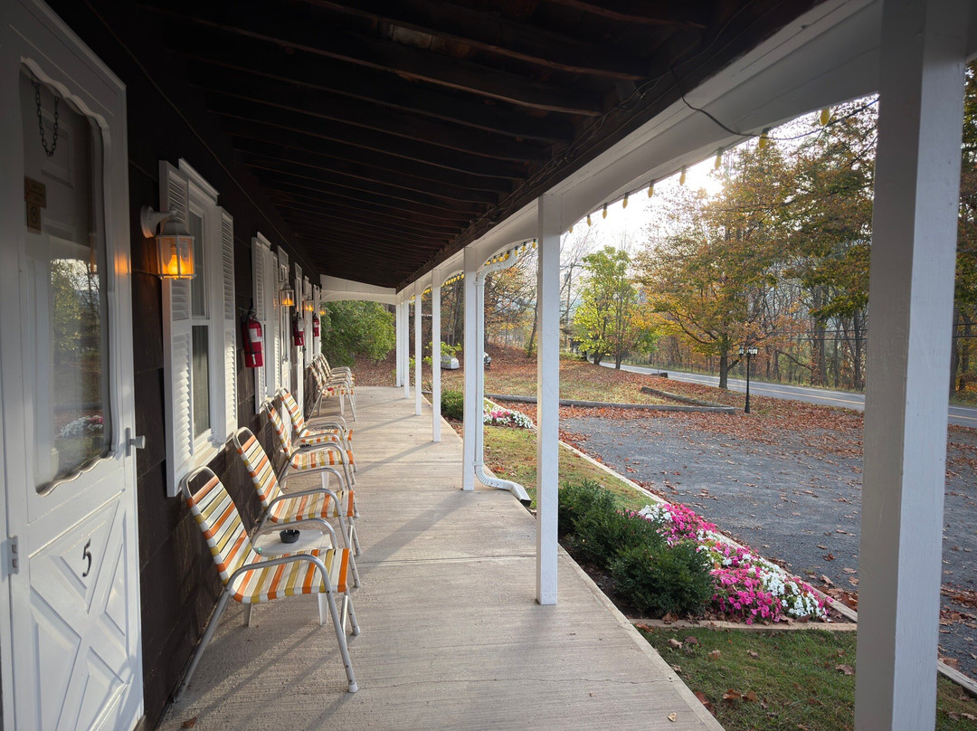 Cave Mountain Motel主图