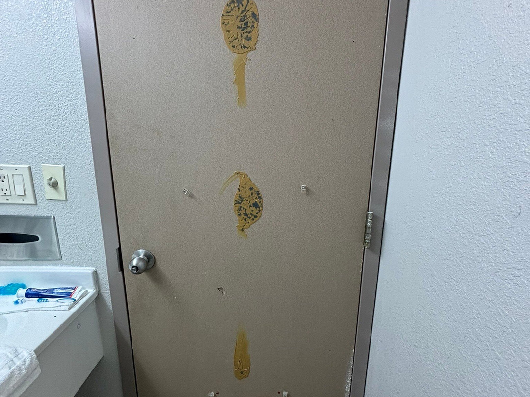 纽瓦克特拉华红屋顶套房酒店主图