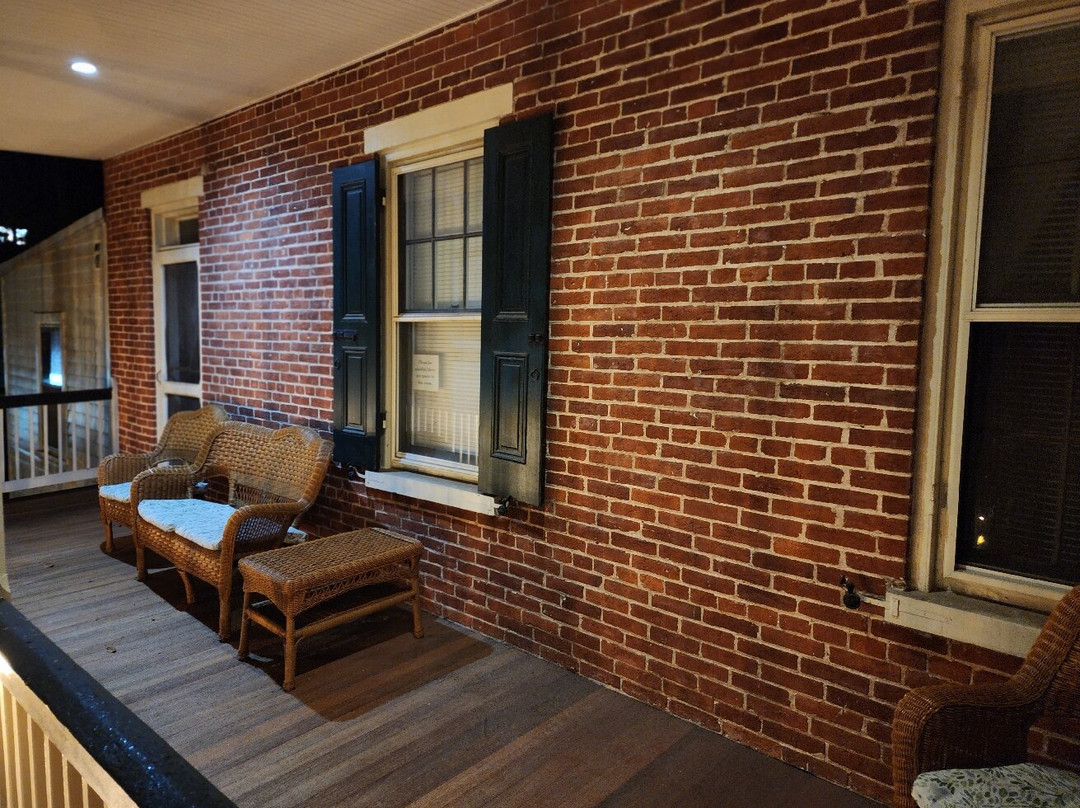 The Alden House主图