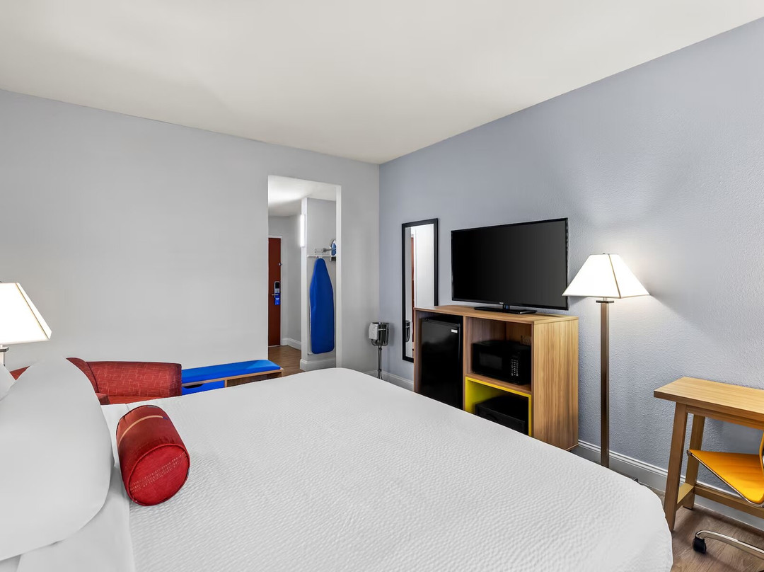 Days Inn & Suites By Wyndham Lakeland主图