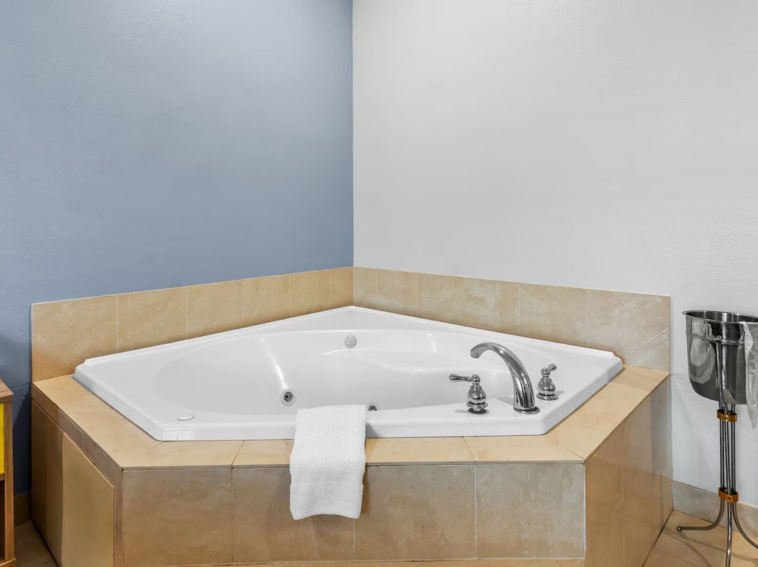 Days Inn & Suites By Wyndham Lakeland主图