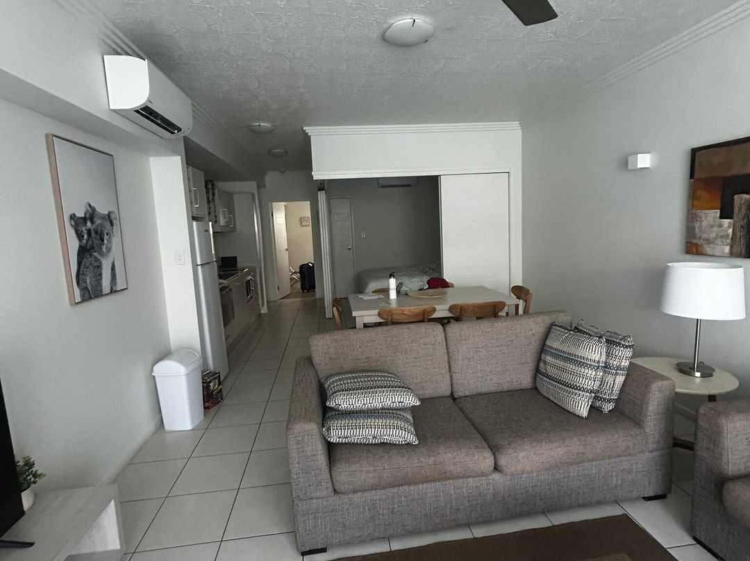 盛橡泻湖酒店主图