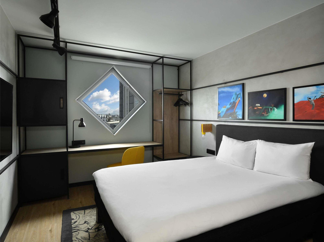 宜必思阿比让麦卡洛酒店主图