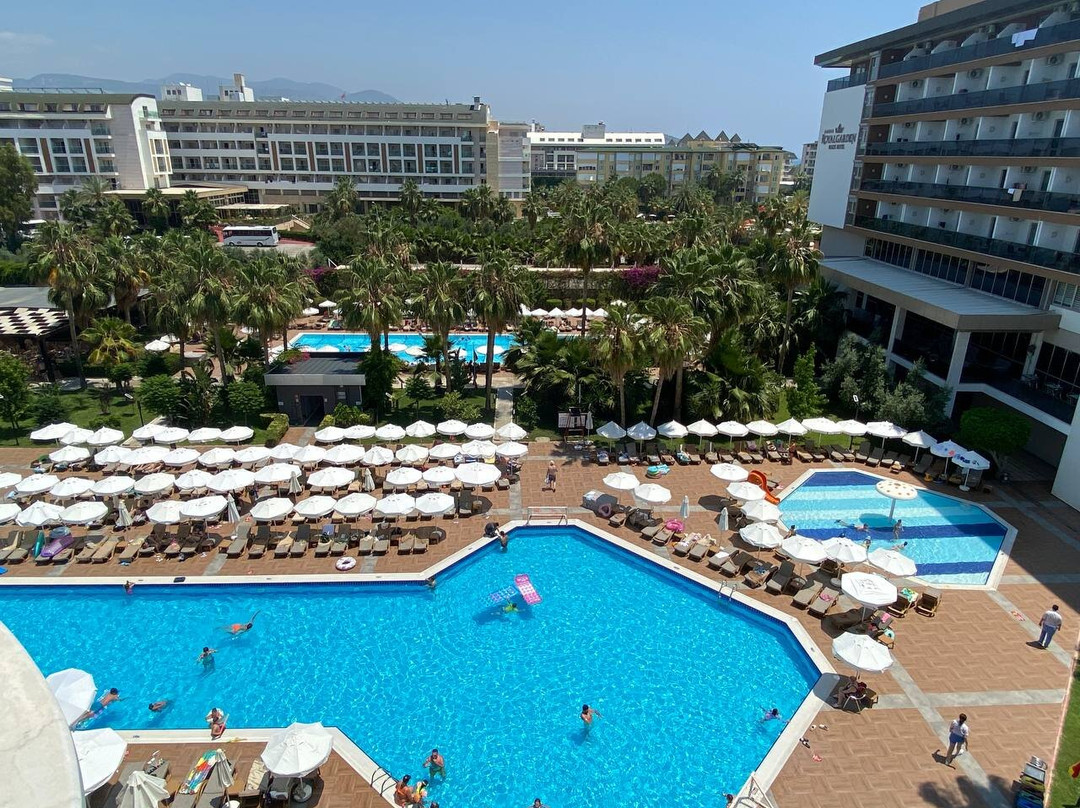 Royal Garden Beach Hotel主图