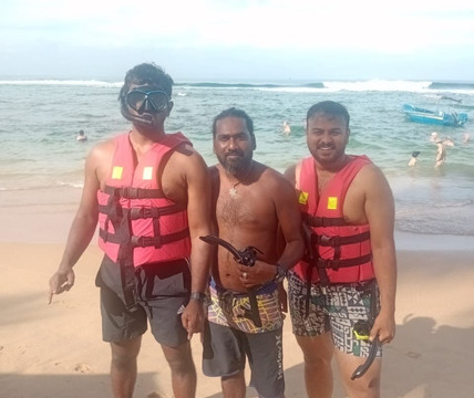 Snorkeling with Sandaru-希克杜沃必去景点