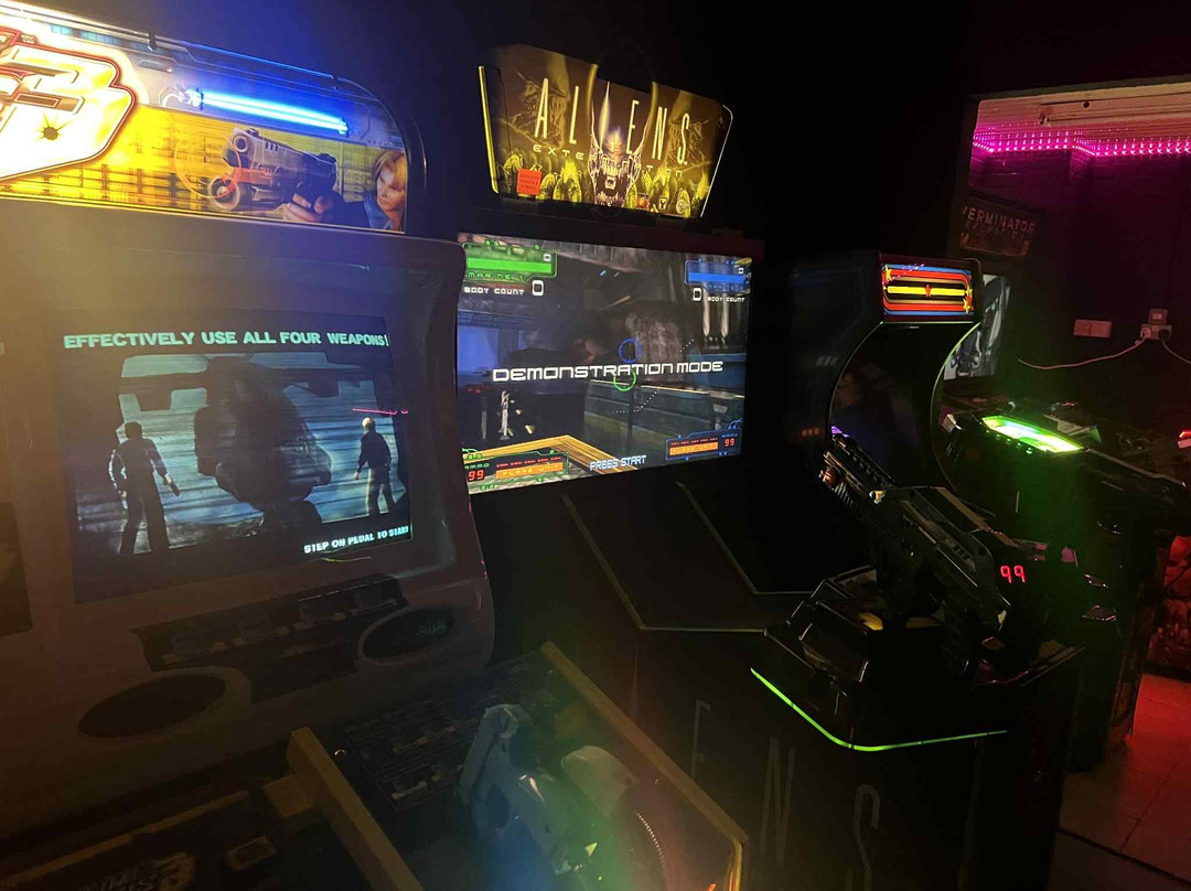 Insanity Gaming Arcade-普尔必去景点