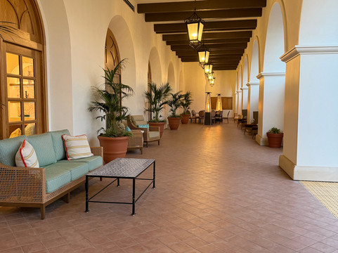 Low Tide Bar And Grill - La Bahia Hotel & Spa