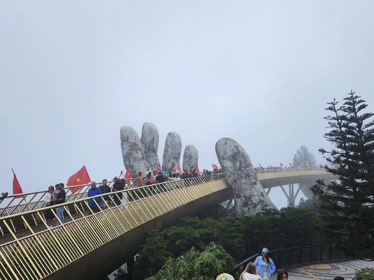 Golden Bridge-岘港必去景点