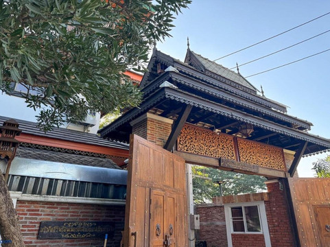 Chiangmai Lanna & Modern Loft Hotel