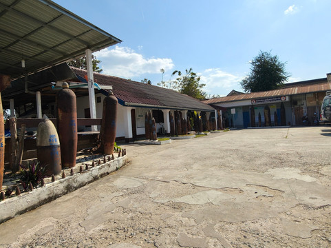 UXO老挝游客中心-琅勃拉邦必去景点