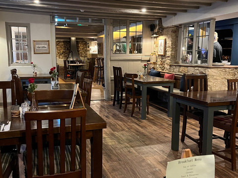 塔尔博特民宿旅店主图