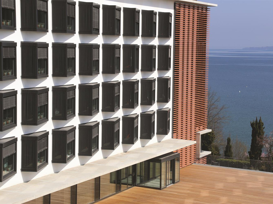 日内瓦湖酒店主图