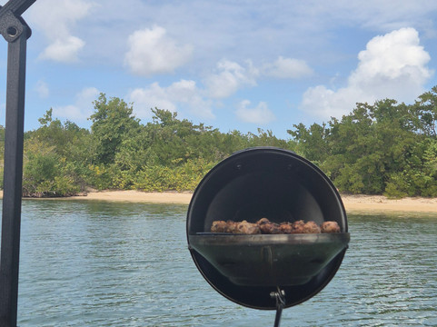 Tropical Boat Guadeloupe-Port-Louis必去景点