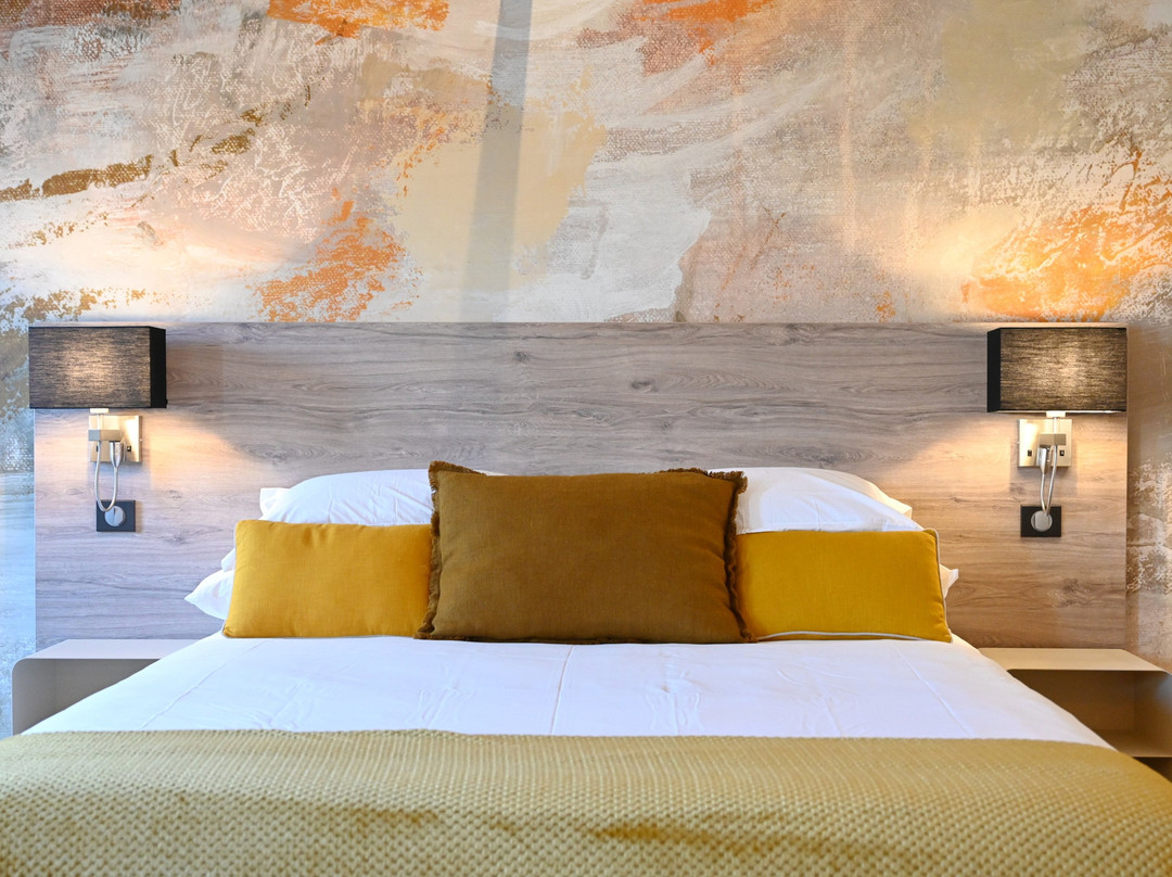 Walnut Bistro & Suites