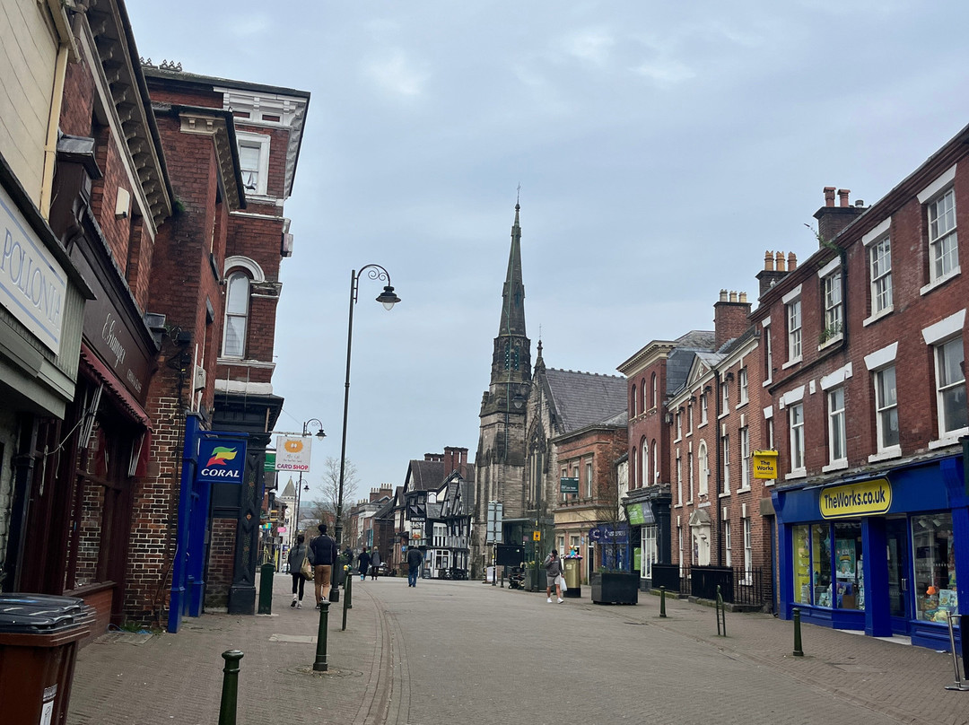 莱克镇中心普瑞米尔酒店主图