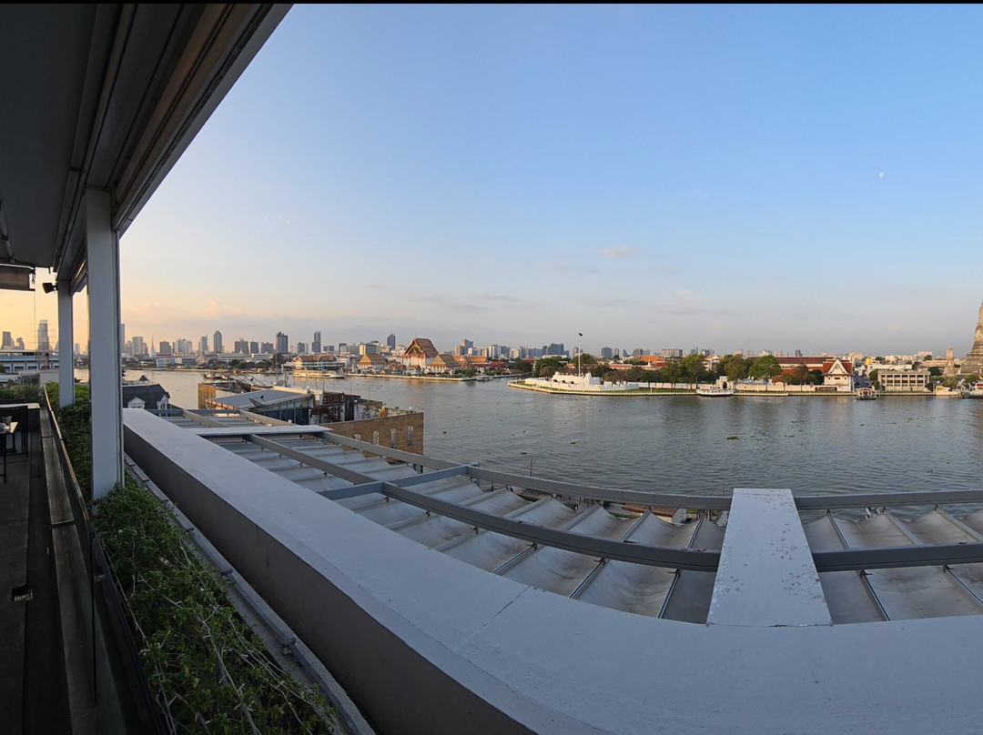 曼谷-里瓦阿伦酒店主图