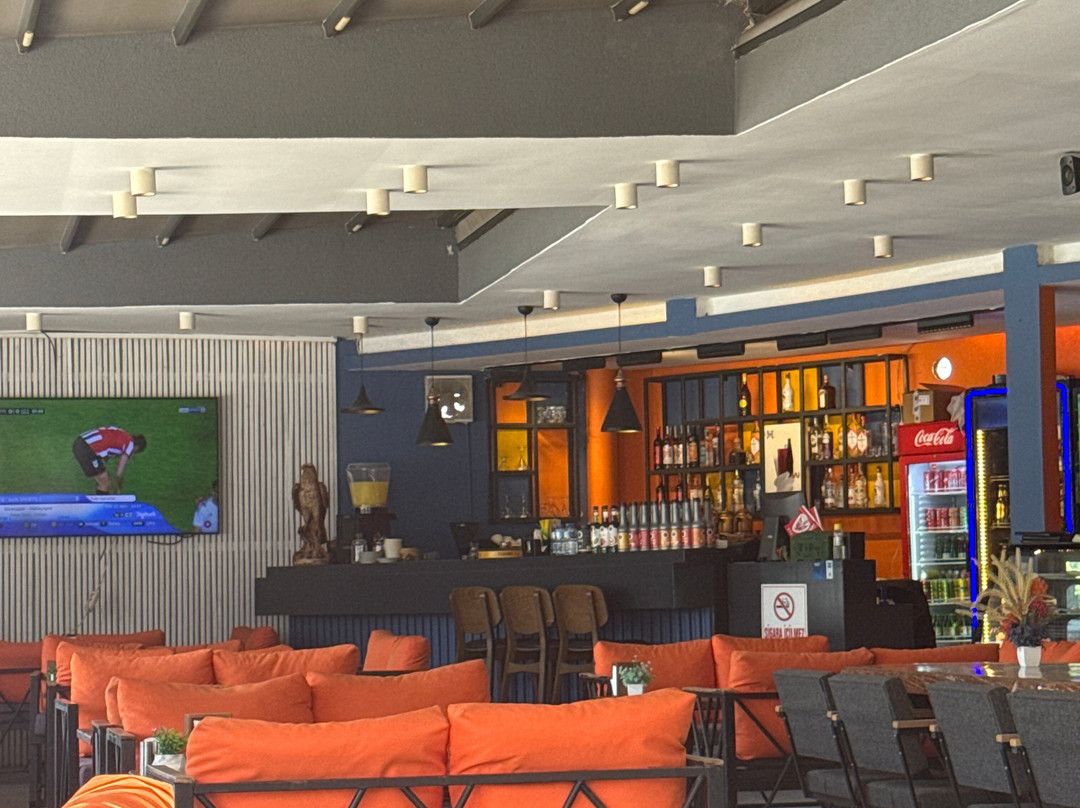 Happy Lounge